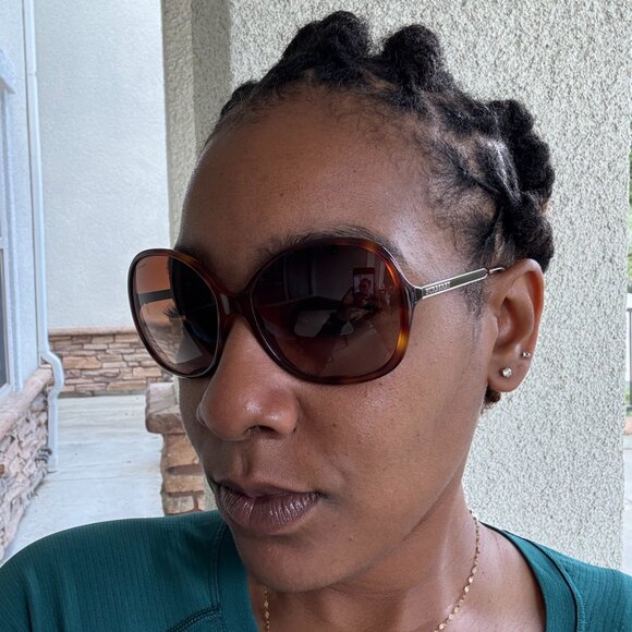 Vintage Burberry Sunglasses – Chic Oval Frame with Gradient Lenses - Picture 8 of 12